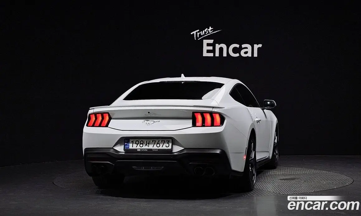 Ford Mustang 2024 2.3 автомат (гидро), фото 3