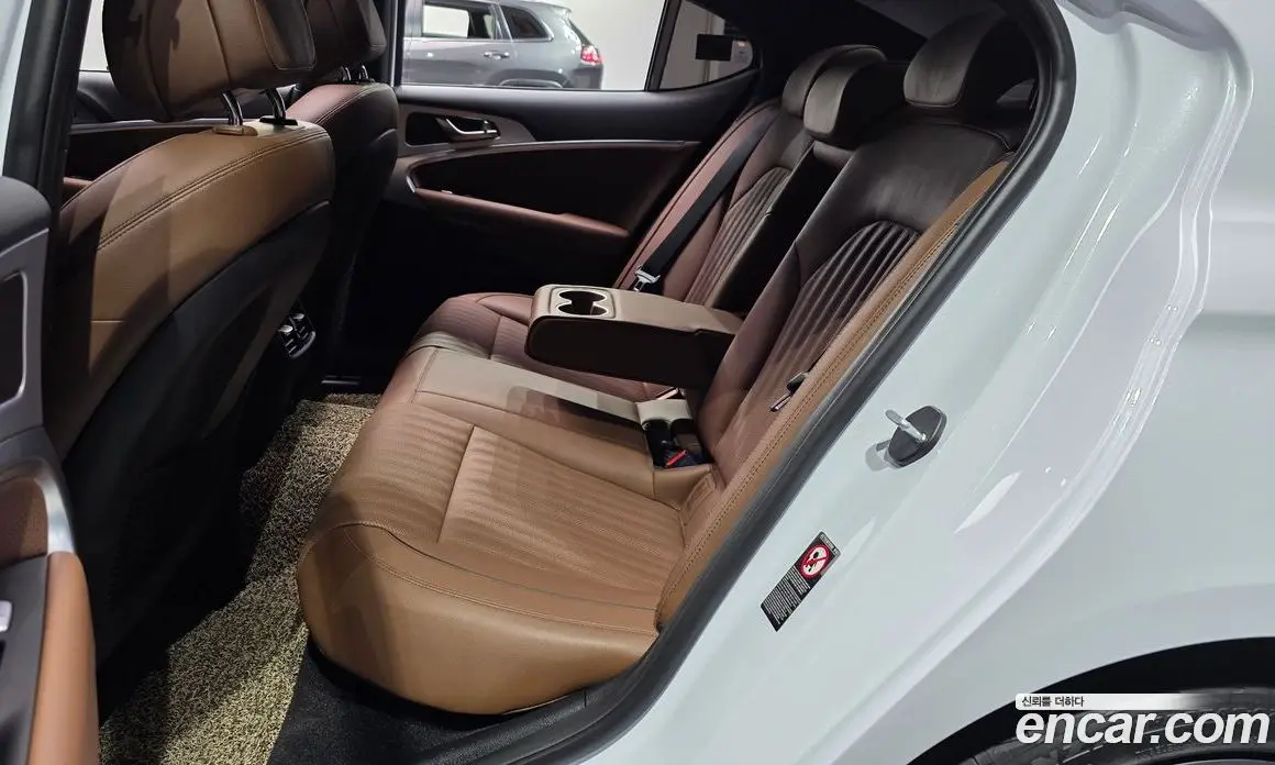 Genesis G70 2018 2.0 автомат (гидро), фото 17 Genesis G70 2018 2.0 автомат (гидро), фото 17