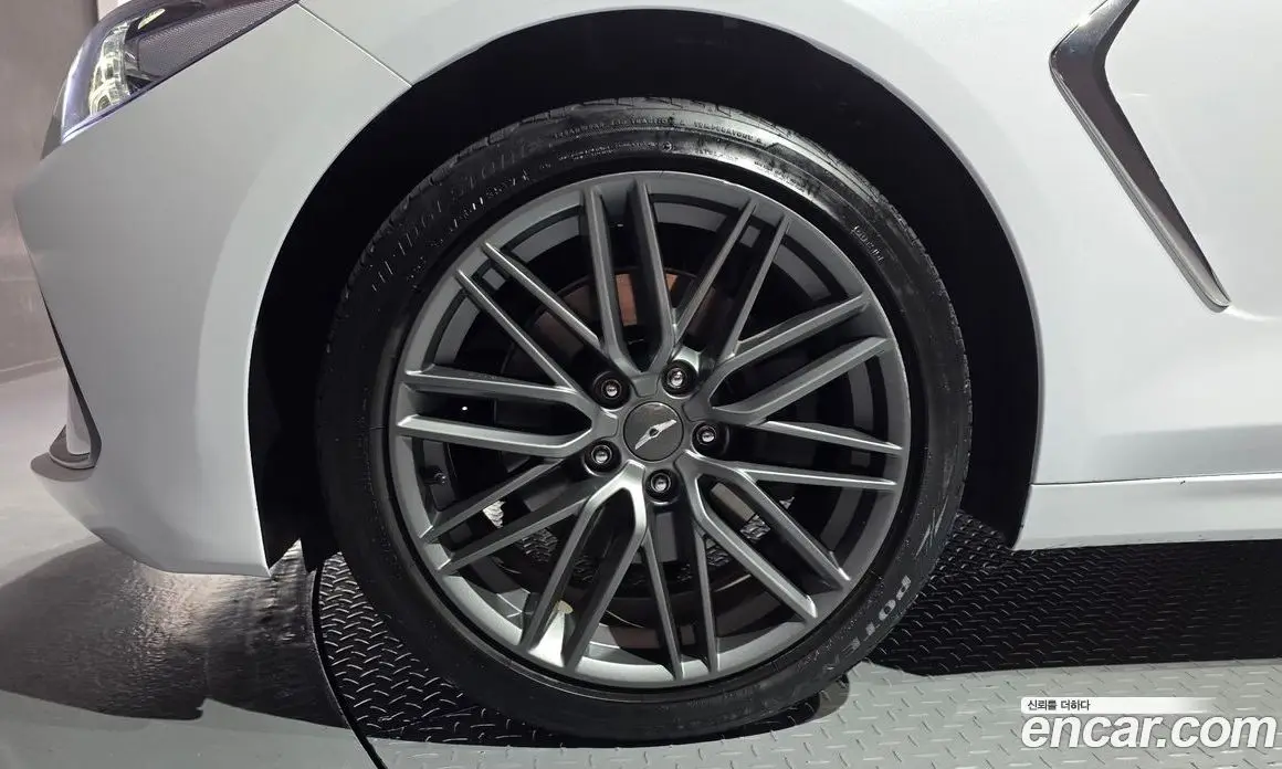 Genesis G70 2018 2.0 автомат (гидро), фото 5 Genesis G70 2018 2.0 автомат (гидро), фото 5