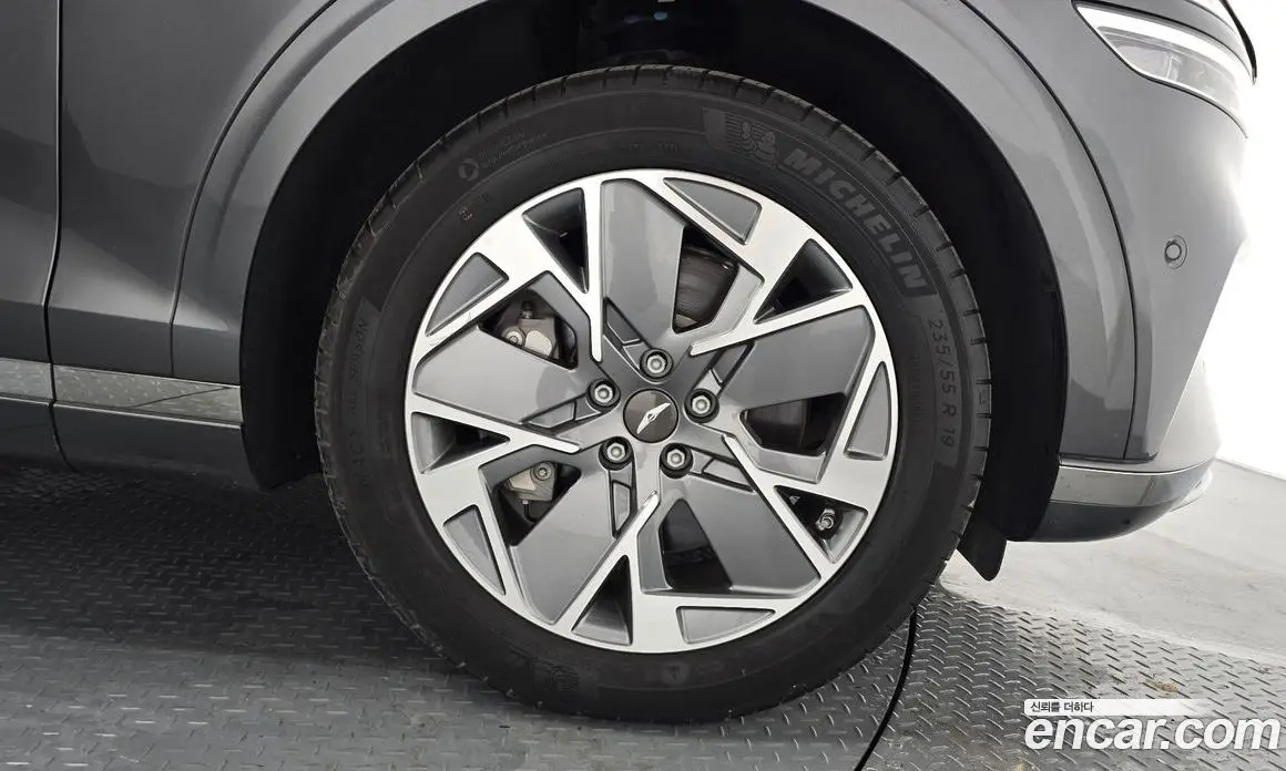 Genesis GV70 2022 0.1 автомат (гидро), фото 7 Genesis GV70 2022 0.1 автомат (гидро), фото 7