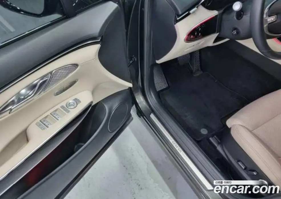 Genesis GV70 2023 2.5 автомат (гидро), фото 4 Genesis GV70 2023 2.5 автомат (гидро), фото 4