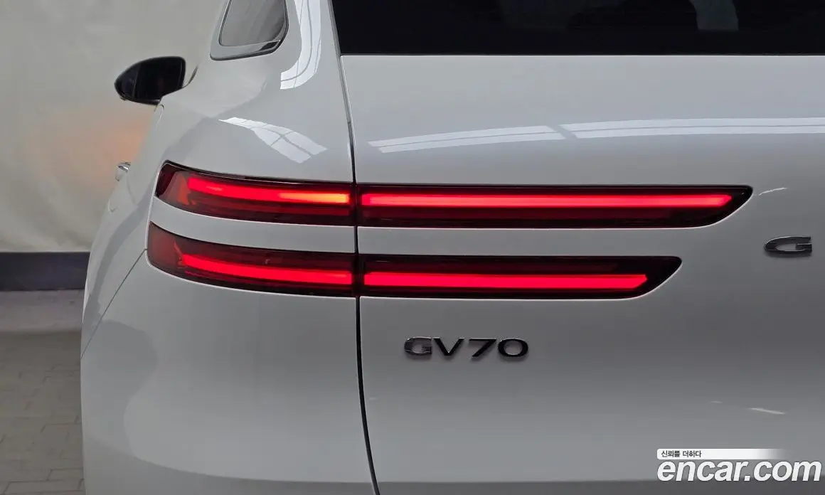 Genesis GV70 2025 2.5 автомат (гидро), фото 8 Genesis GV70 2025 2.5 автомат (гидро), фото 8