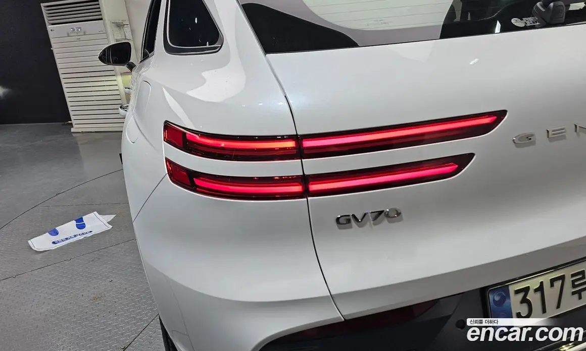 Genesis GV70 2025 2.5 автомат (гидро), фото 8 Genesis GV70 2025 2.5 автомат (гидро), фото 8