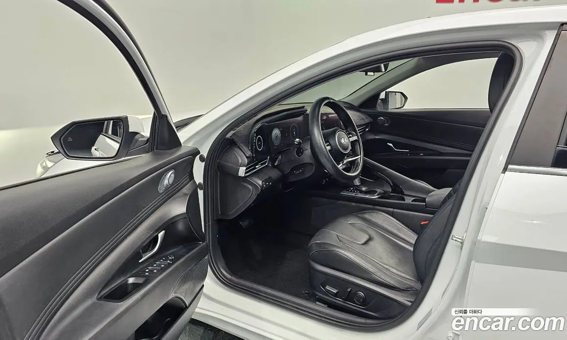 Hyundai Avante 2022 1.6 автомат (гидро), фото 13
