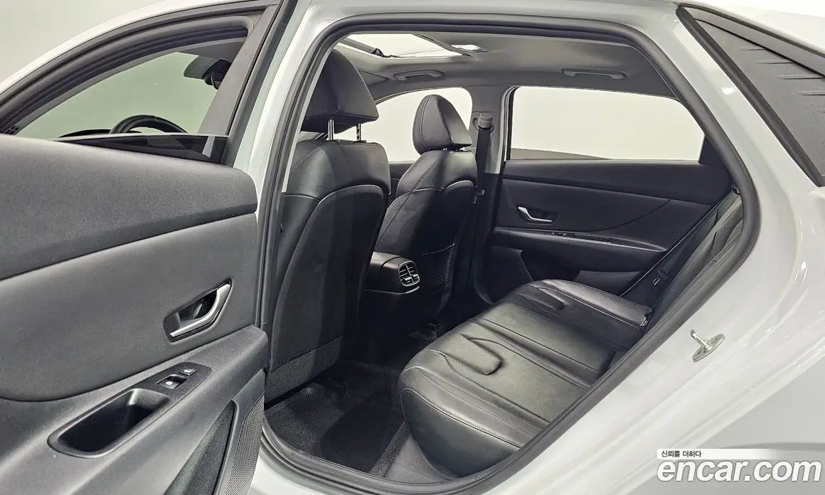 Hyundai Avante 2022 1.6 автомат (гидро), фото 17