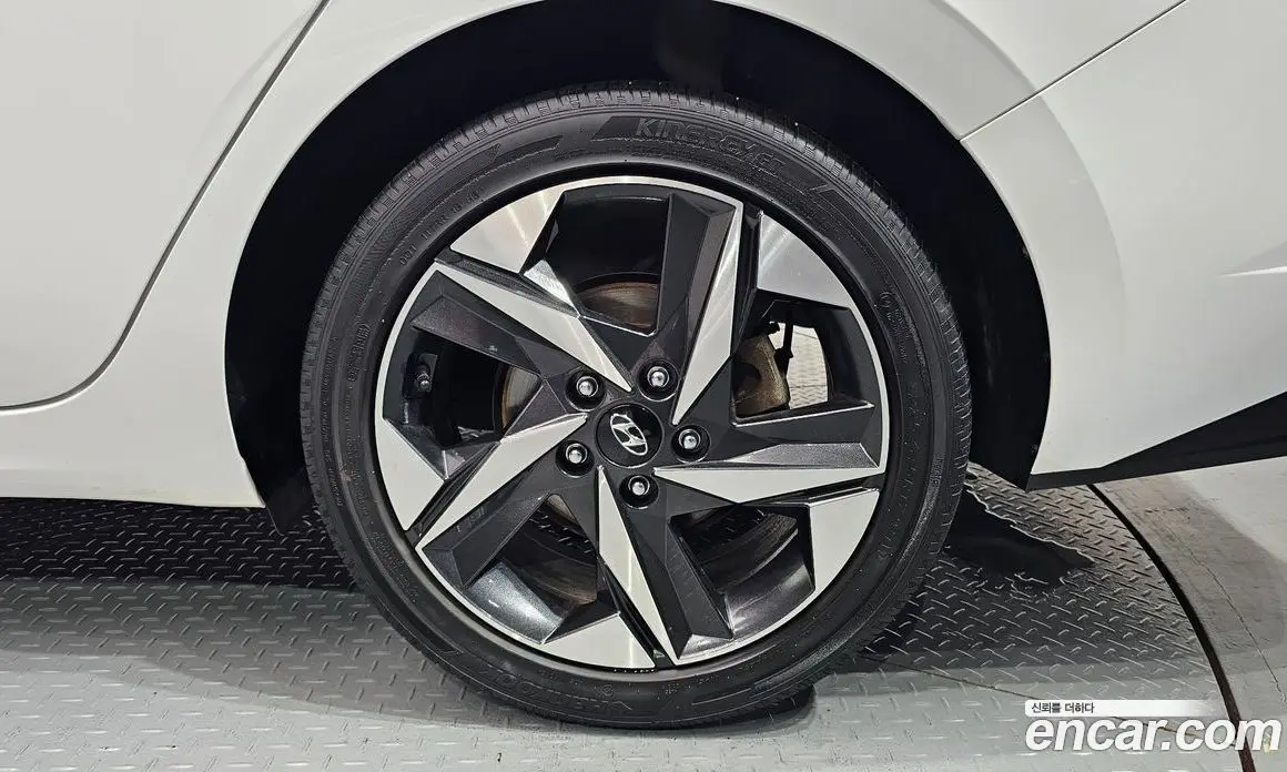 Hyundai Avante 2022 1.6 автомат (гидро), фото 7