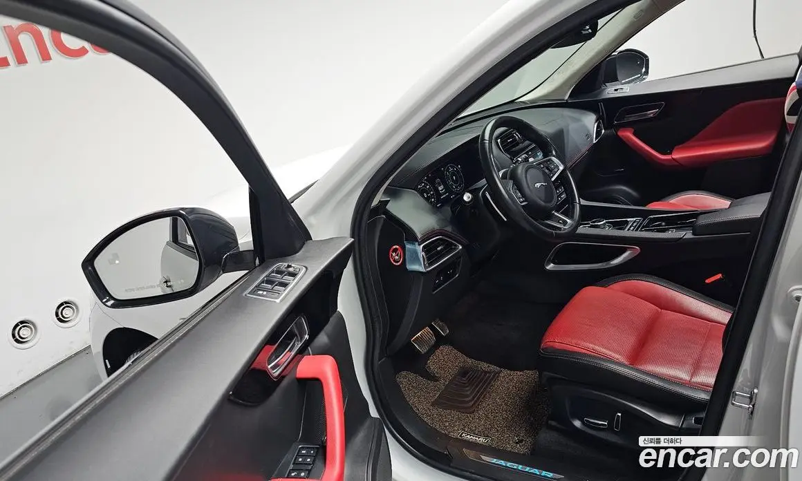 Jaguar F-Pace 2019 2.0 автомат (гидро), фото 12 Jaguar F-Pace 2019 2.0 автомат (гидро), фото 12