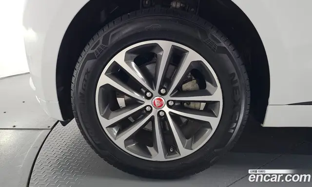 Jaguar F-Pace 2019 2.0 автомат (гидро), миниатюра 4 Jaguar F-Pace 2019 2.0 автомат (гидро), миниатюра 4