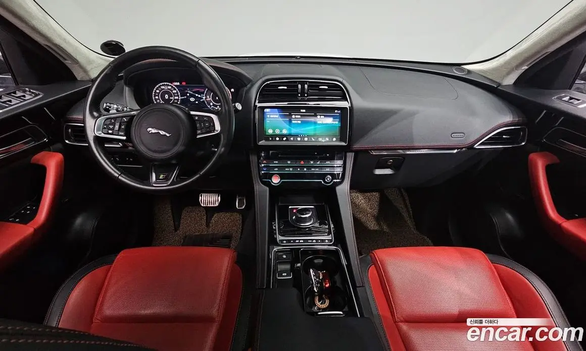 Jaguar F-Pace 2019 2.0 автомат (гидро), фото 9 Jaguar F-Pace 2019 2.0 автомат (гидро), фото 9