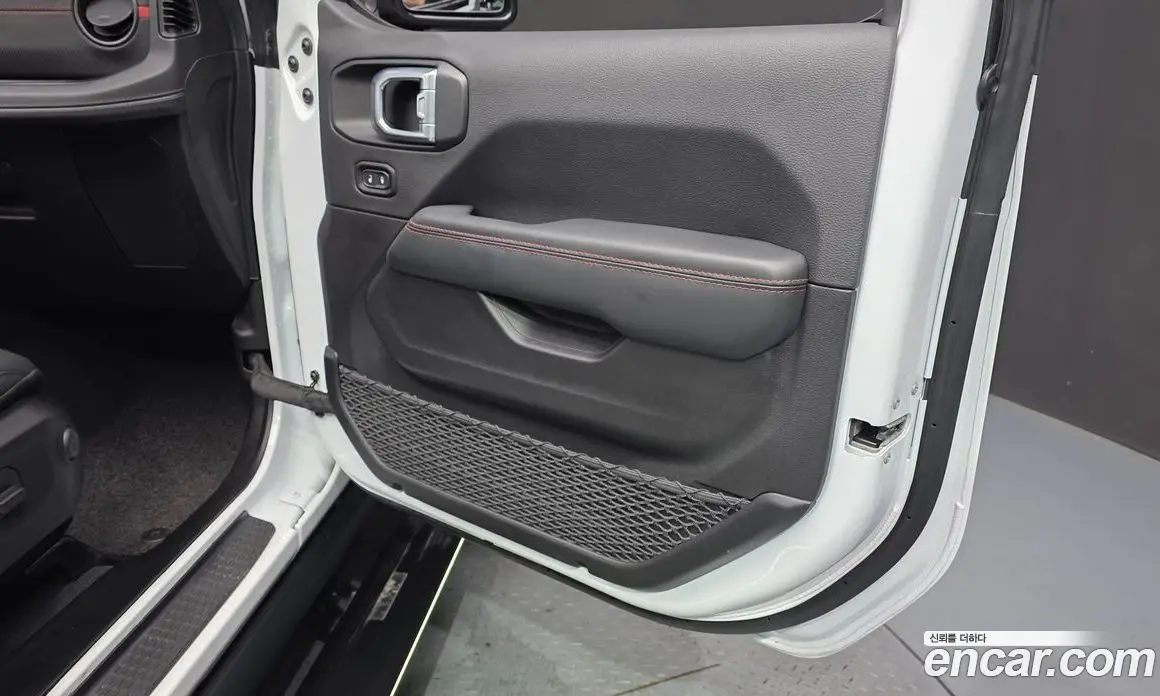 Jeep Wrangler 2025 2.0 автомат (гидро), фото 14
