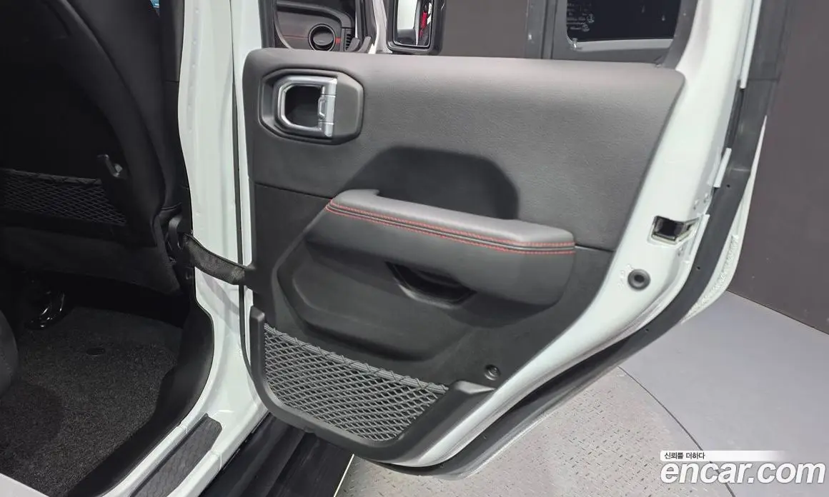 Jeep Wrangler 2025 2.0 автомат (гидро), фото 15