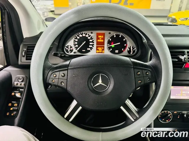 Mercedes-Benz B-Class 2010 2.0 автомат (гидро), миниатюра 7 Mercedes-Benz B-Class 2010 2.0 автомат (гидро), миниатюра 7