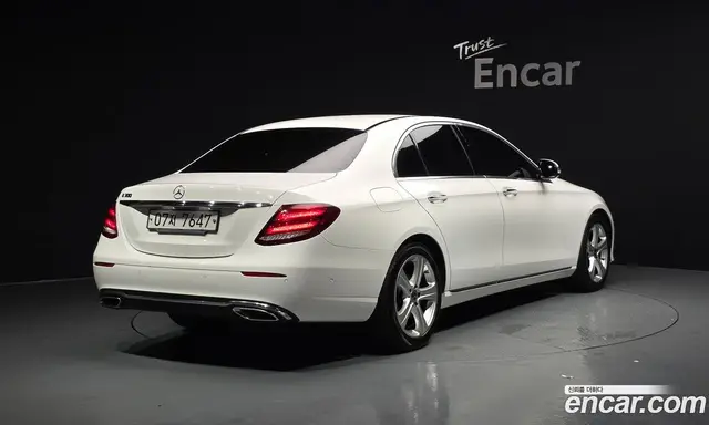 Mercedes-Benz E-Class 2018 2.0 автомат (гидро), миниатюра 2