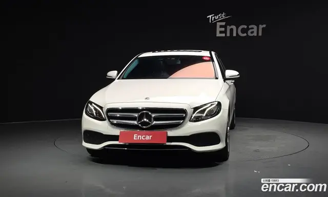 Mercedes-Benz E-Class 2018 2.0 автомат (гидро), миниатюра 3