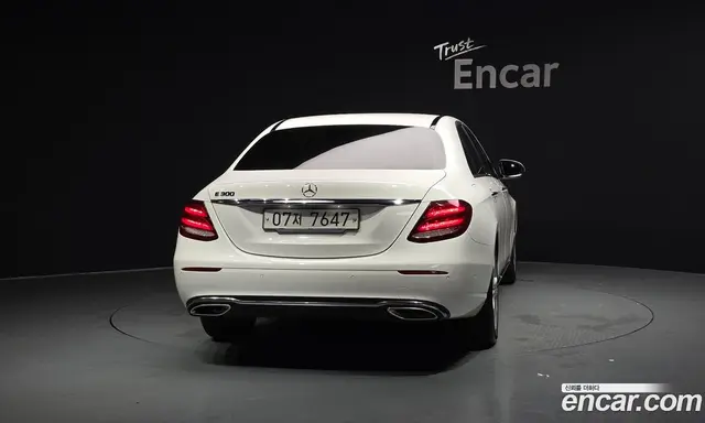 Mercedes-Benz E-Class 2018 2.0 автомат (гидро), миниатюра 4