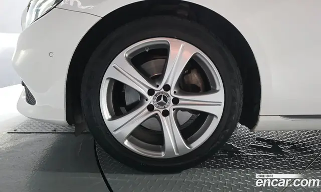Mercedes-Benz E-Class 2018 2.0 автомат (гидро), миниатюра 5