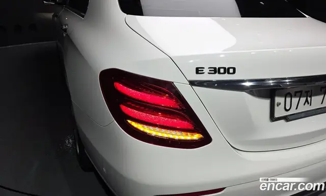 Mercedes-Benz E-Class 2018 2.0 автомат (гидро), миниатюра 9