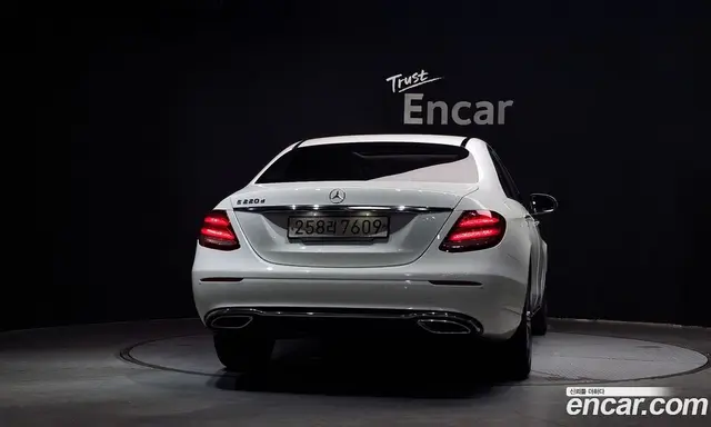 Mercedes-Benz E-Class 2019 1.9 автомат (гидро), миниатюра 4 Mercedes-Benz E-Class 2019 1.9 автомат (гидро), миниатюра 4
