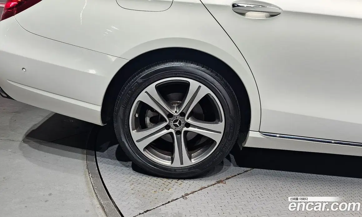 Mercedes-Benz E-Class 2019 1.9 автомат (гидро), фото 5 Mercedes-Benz E-Class 2019 1.9 автомат (гидро), фото 5