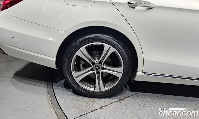 Mercedes-Benz E-Class 2019 1.9 автомат (гидро), миниатюра 5 Mercedes-Benz E-Class 2019 1.9 автомат (гидро), миниатюра 5