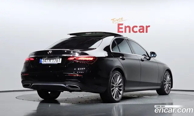 Mercedes-Benz E-Class 2022 2.0 автомат (гидро), миниатюра 2