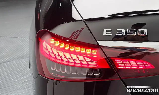 Mercedes-Benz E-Class 2022 2.0 автомат (гидро), миниатюра 9