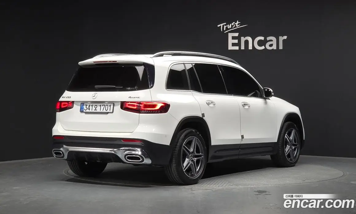 Mercedes-Benz GLB-Class 2022 2.0 автомат (гидро), фото 2 Mercedes-Benz GLB-Class 2022 2.0 автомат (гидро), фото 2
