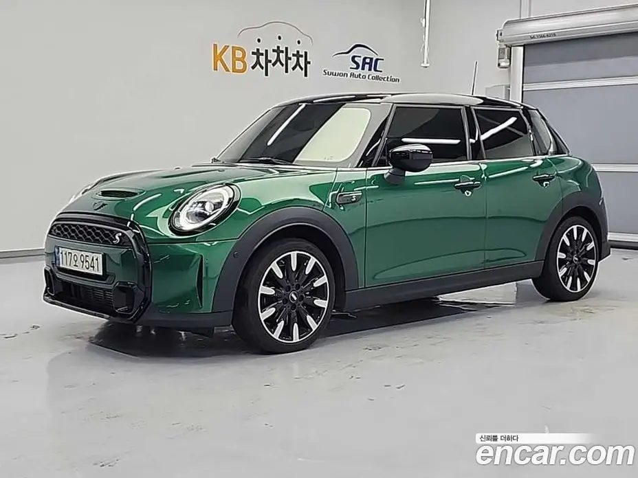 Mini Cooper 2021 2.0 автомат (гидро), фото 1 Mini Cooper 2021 2.0 автомат (гидро), фото 1