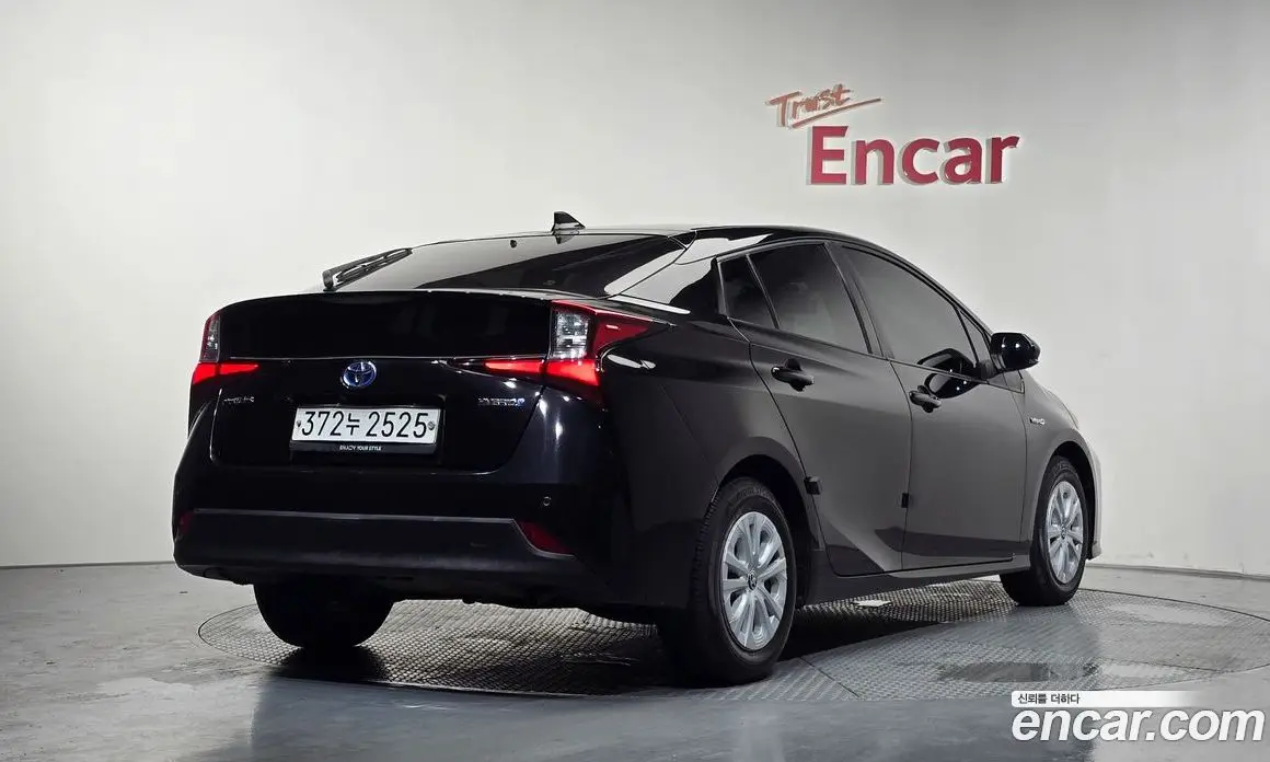 Toyota Prius 2019 1.8 автомат (гидро), фото 1 Toyota Prius 2019 1.8 автомат (гидро), фото 1