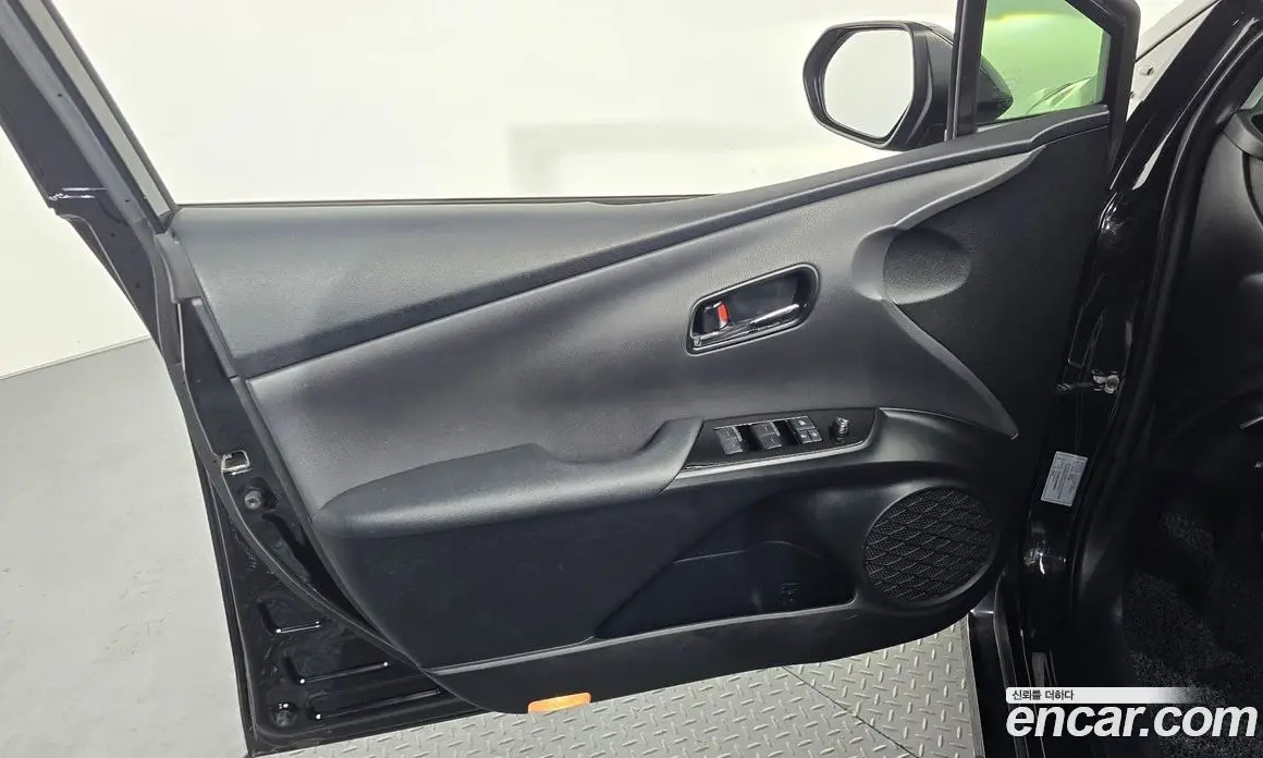 Toyota Prius 2019 1.8 автомат (гидро), фото 13 Toyota Prius 2019 1.8 автомат (гидро), фото 13