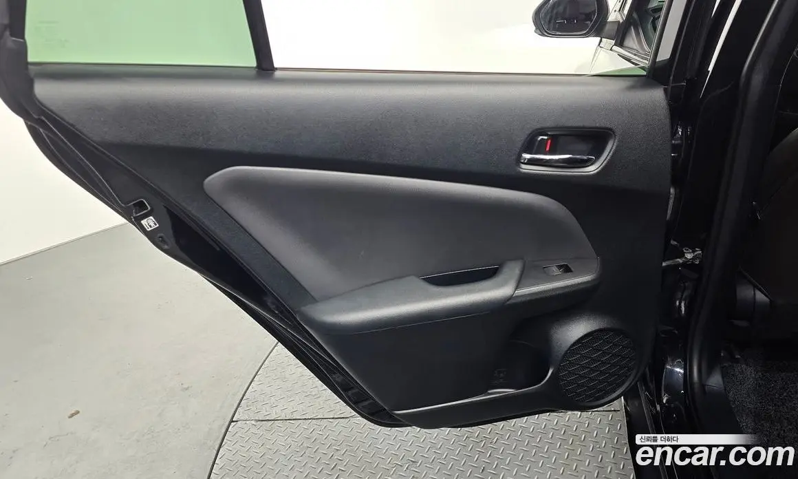 Toyota Prius 2019 1.8 автомат (гидро), фото 14 Toyota Prius 2019 1.8 автомат (гидро), фото 14
