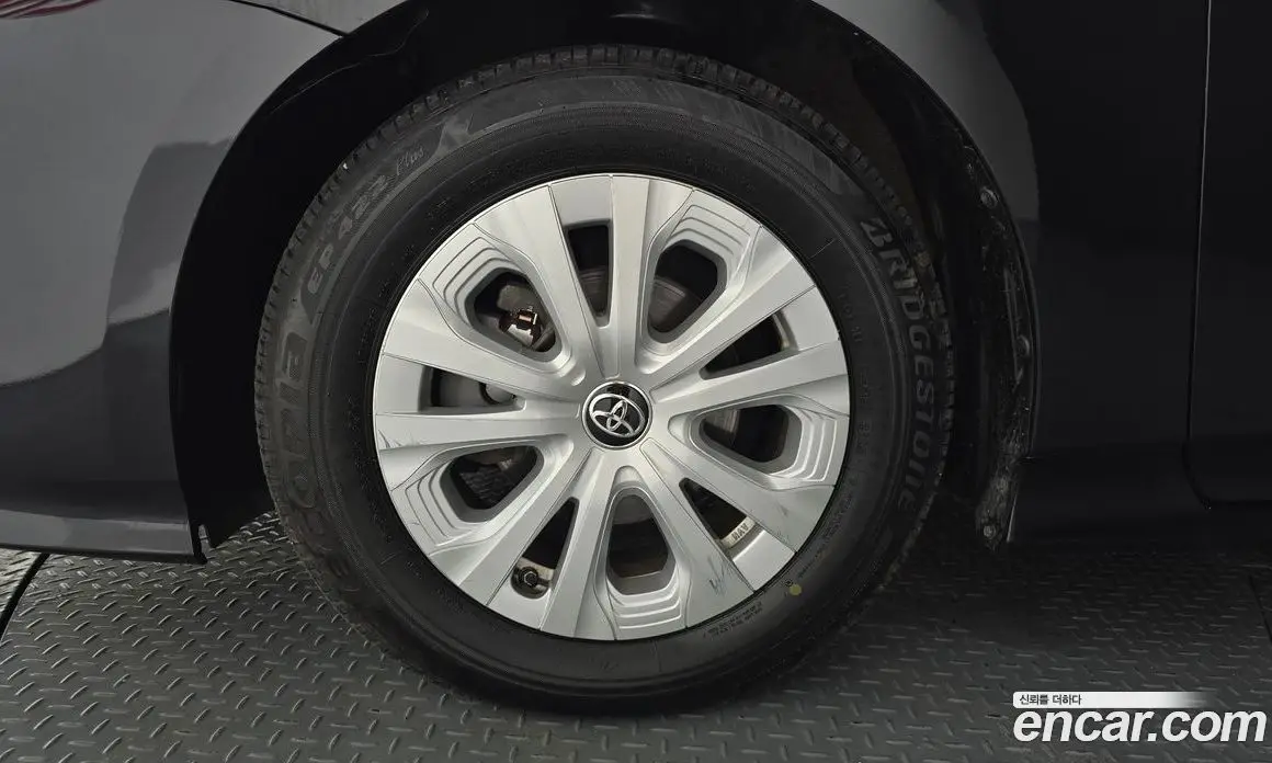Toyota Prius 2019 1.8 автомат (гидро), фото 4 Toyota Prius 2019 1.8 автомат (гидро), фото 4