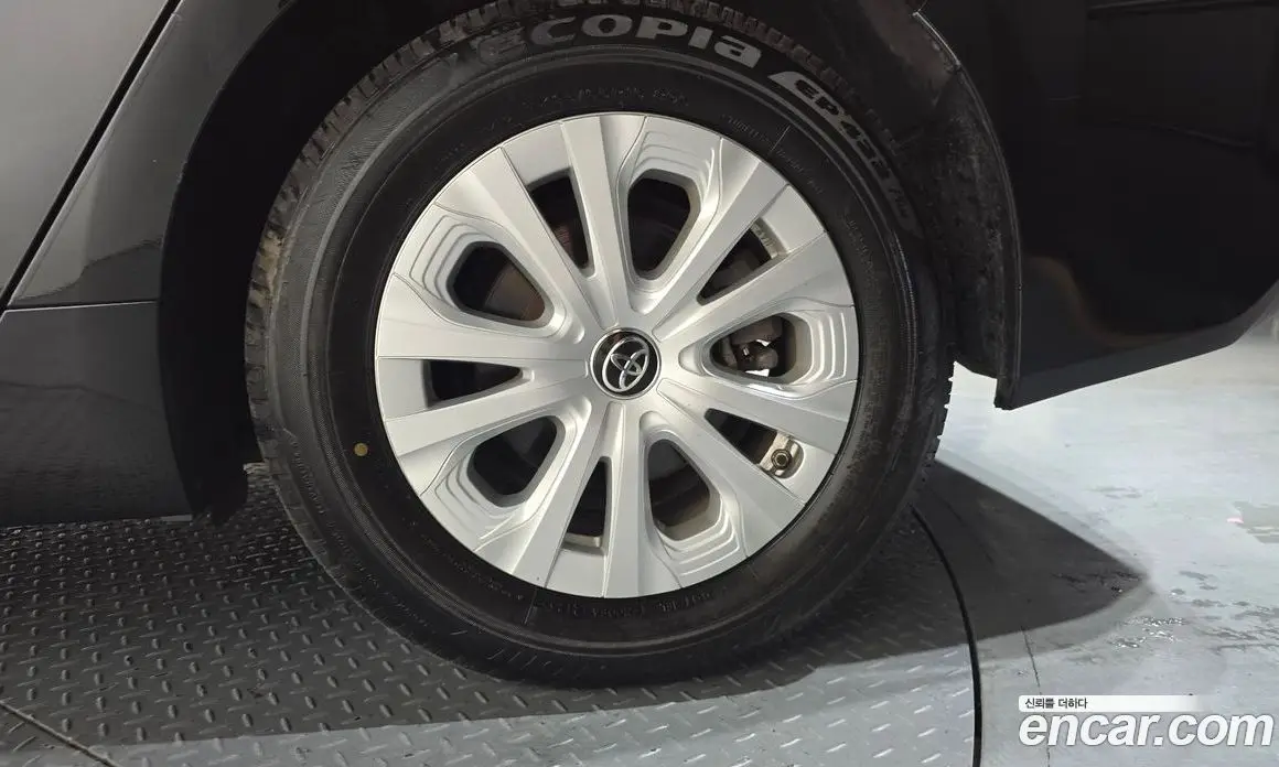 Toyota Prius 2019 1.8 автомат (гидро), фото 6 Toyota Prius 2019 1.8 автомат (гидро), фото 6
