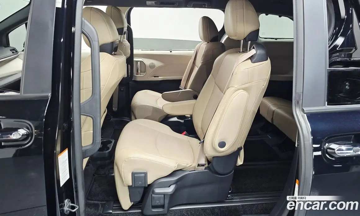 Toyota Sienna 2023 2.5 автомат (гидро), фото 12 Toyota Sienna 2023 2.5 автомат (гидро), фото 12
