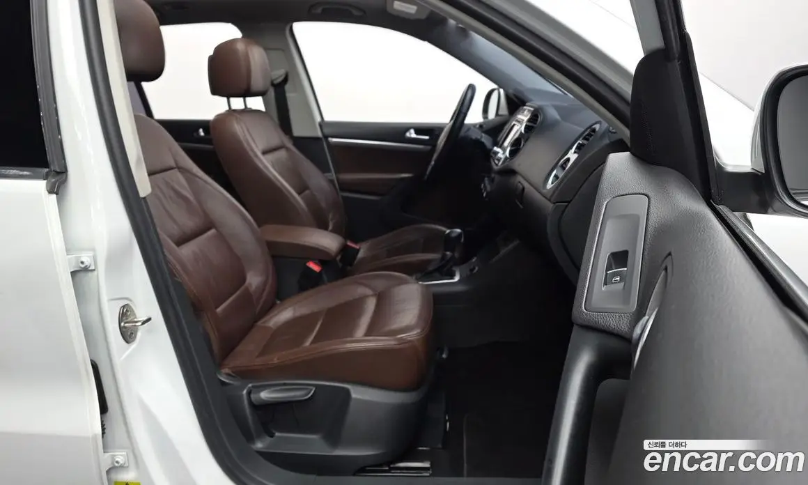 Volkswagen Tiguan 2015 2.0 автомат (гидро), фото 11