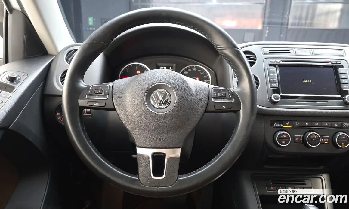 Volkswagen Tiguan 2015 2.0 автомат (гидро), фото 13