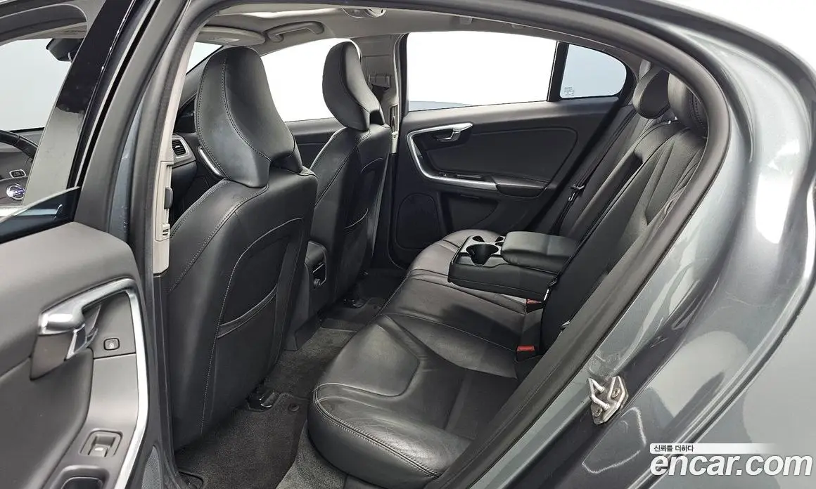 Volvo S60 2017 2.0 автомат (гидро), фото 12 Volvo S60 2017 2.0 автомат (гидро), фото 12