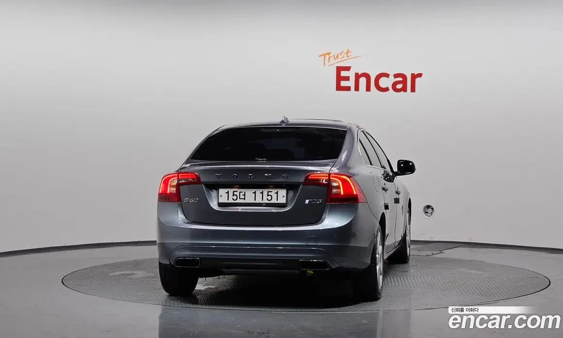 Volvo S60 2017 2.0 автомат (гидро), фото 4 Volvo S60 2017 2.0 автомат (гидро), фото 4