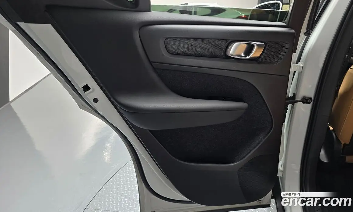 Volvo XC40 2021 2.0 автомат (гидро), фото 15 Volvo XC40 2021 2.0 автомат (гидро), фото 15