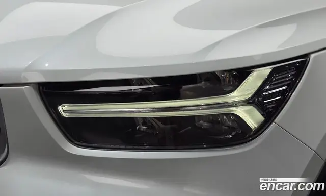 Volvo XC40 2021 2.0 автомат (гидро), миниатюра 8 Volvo XC40 2021 2.0 автомат (гидро), миниатюра 8