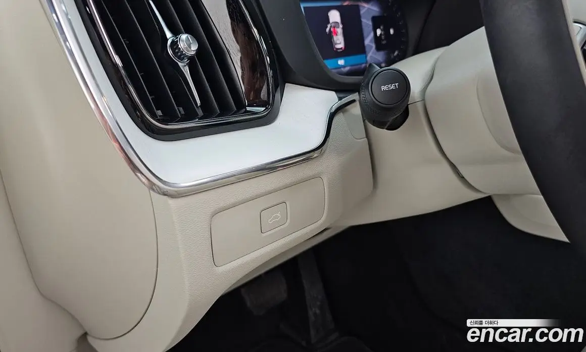 Volvo XC60 2026 2.0 автомат (гидро), фото 33 Volvo XC60 2026 2.0 автомат (гидро), фото 33
