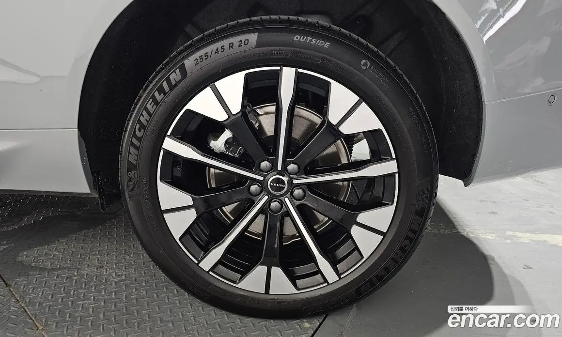 Volvo XC60 2026 2.0 автомат (гидро), фото 6 Volvo XC60 2026 2.0 автомат (гидро), фото 6