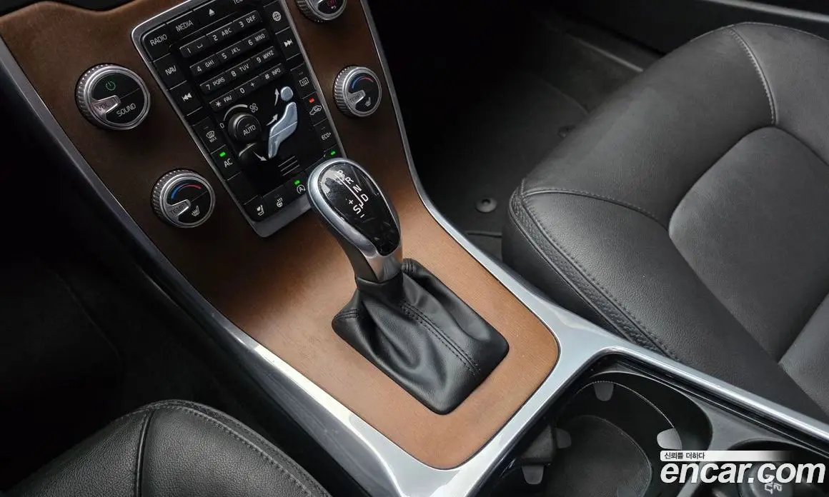 Volvo XC70 2016 2.0 автомат (гидро), фото 9 Volvo XC70 2016 2.0 автомат (гидро), фото 9