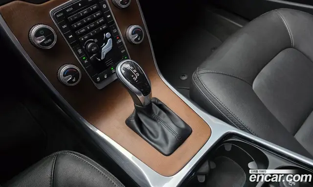 Volvo XC70 2016 2.0 автомат (гидро), миниатюра 9 Volvo XC70 2016 2.0 автомат (гидро), миниатюра 9
