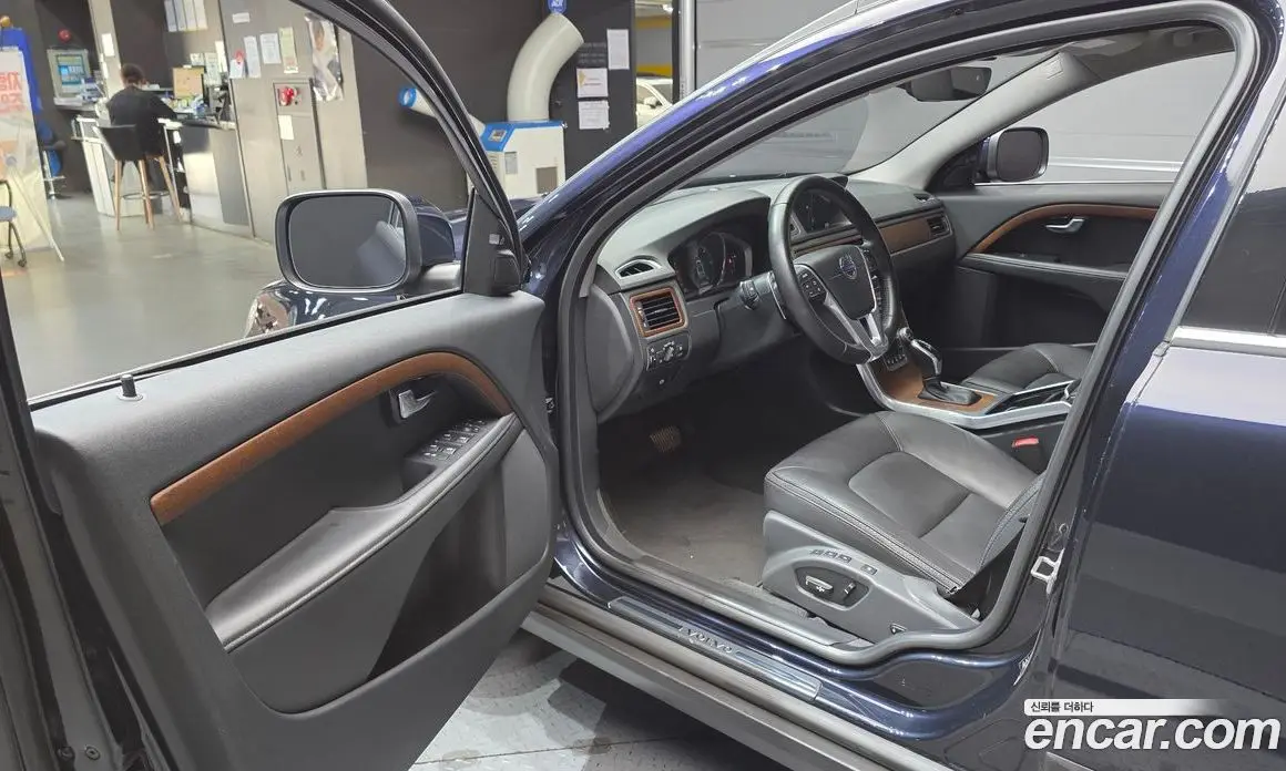 Volvo XC70 2016 2.0 автомат (гидро), фото 10 Volvo XC70 2016 2.0 автомат (гидро), фото 10