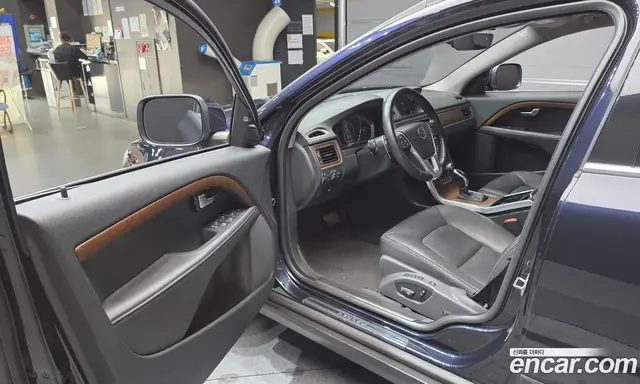 Volvo XC70 2016 2.0 автомат (гидро), миниатюра 10 Volvo XC70 2016 2.0 автомат (гидро), миниатюра 10