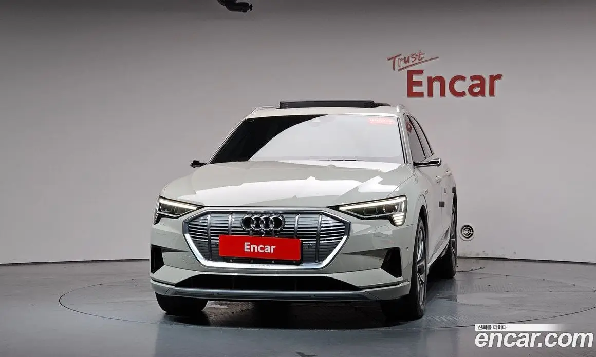 Audi e-tron 2020 0.2 автомат (гидро), фото 2 Audi e-tron 2020 0.2 автомат (гидро), фото 2