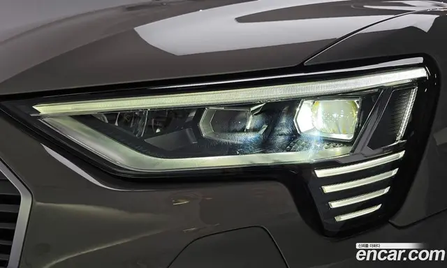 Audi e-tron 2020 0.2 автомат (гидро), миниатюра 7 Audi e-tron 2020 0.2 автомат (гидро), миниатюра 7