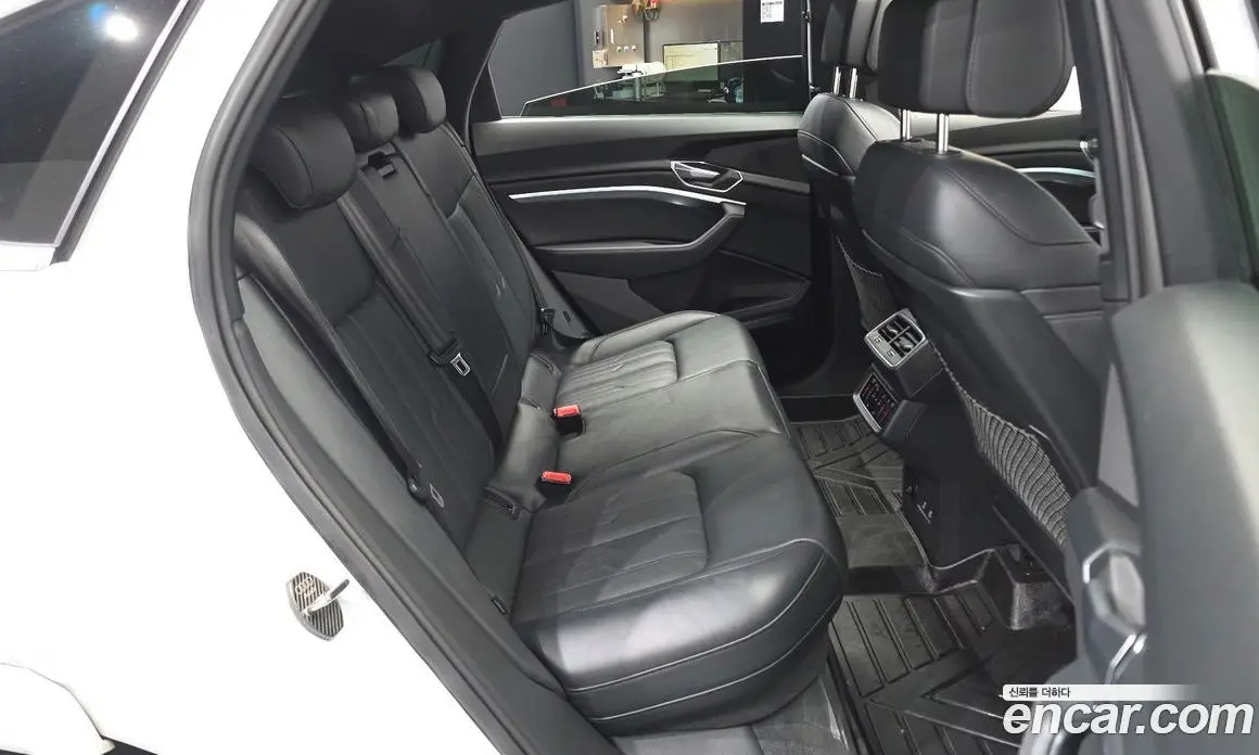Audi e-tron 2022 0.2 автомат (гидро), фото 18 Audi e-tron 2022 0.2 автомат (гидро), фото 18