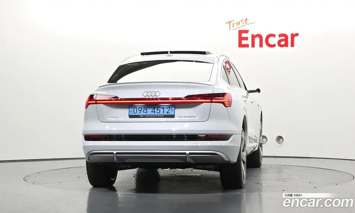 Audi e-tron 2022 0.2 автомат (гидро), фото 4 Audi e-tron 2022 0.2 автомат (гидро), фото 4